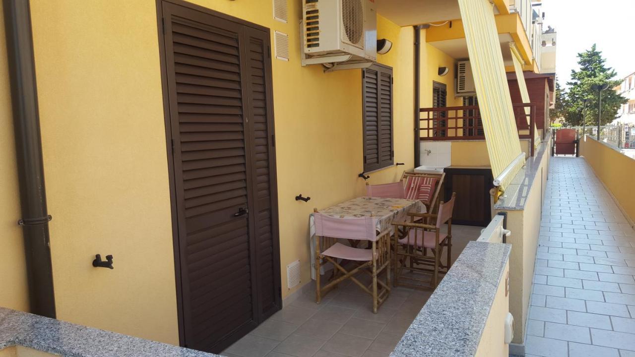 מרינה די רגוזה Casa Vacanze Il Giardino Dei Girasoli חדר תמונה